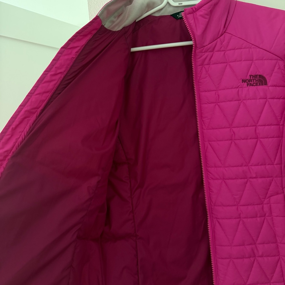 The North Face Women's Insulated Jacket - Fuchsia Pink - Picture 4 of 6